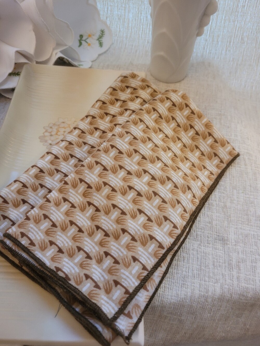 Set of 2 Modern Geometric Mushroom Print Cloth Napkins / Linens – Tan & White